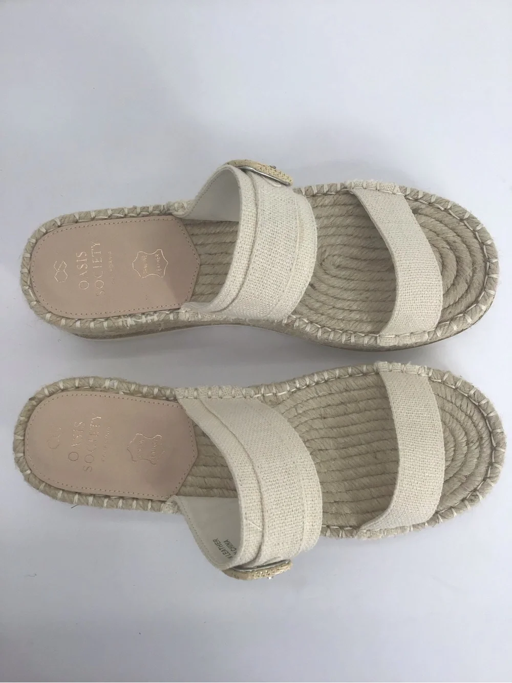 Oasis Society NWOT The Reese  Plarform Buckle Wedge Sandal Raffia Resort Size 8